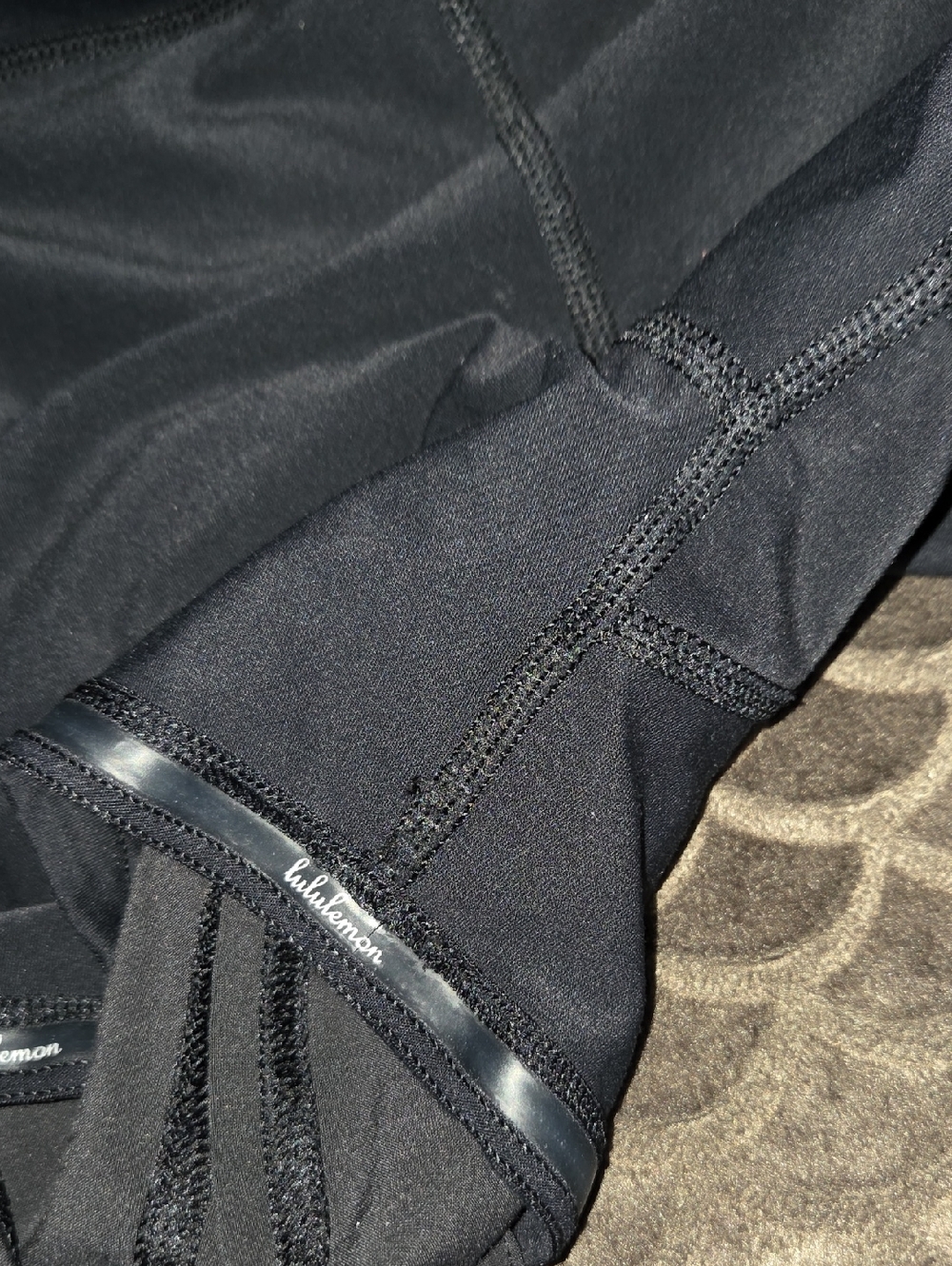 G458. Lululemon Run: Pace Setter Skirt in Black - Size 8 - Picture 10 of 11